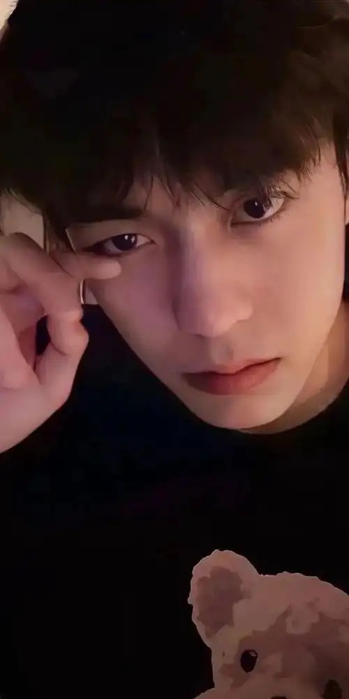 分享一组养眼帅哥壁纸