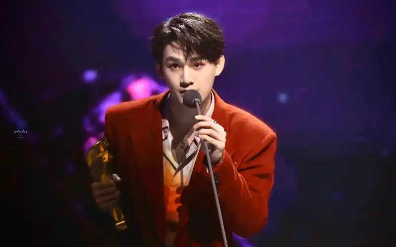 【姚琛】12月12日tmea腾讯音乐盛典cut,新歌《夜闹》首唱气场全开