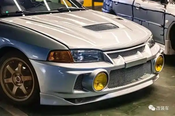 三菱evolution,因为无论是在电影,动漫还是现实中的赛事,都出现过它的