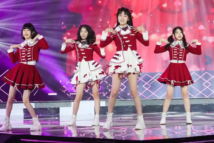 7senses携六专正式回归许佳琪戴萌首场演唱会掀舞台狂欢