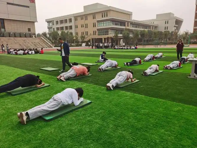 我们来做平板支撑啦～hhh坚持就是胜利