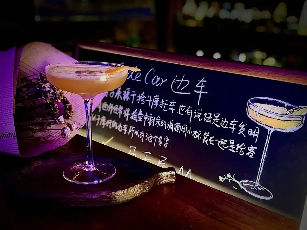 边车鸡尾酒的故事是什么?边车的名字来源于挎斗摩托车, 也有说 - 抖音