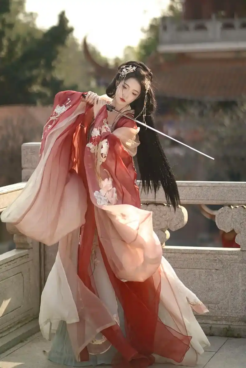 将军折剑,公主自刎.#摄影 #国风合伙人 #原创古风计划 - 抖音