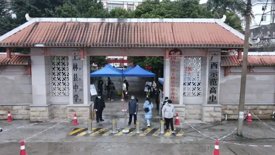 开学首日直击上林县各中小学校神兽归笼现场