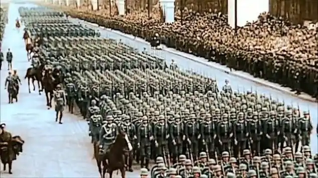 二战德国的阅兵式与投入战场的机械化部队