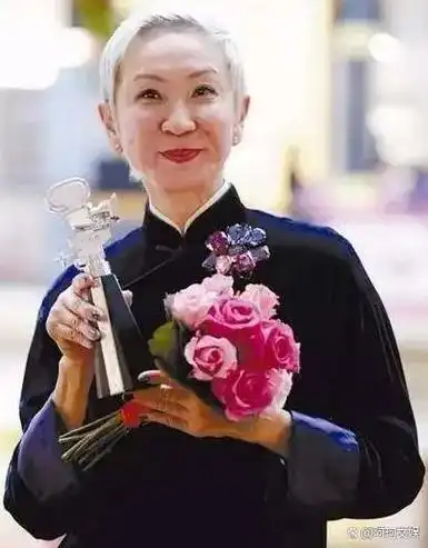 实至名归72岁洪金宝纵横影坛60年获香港金像奖终身成就奖