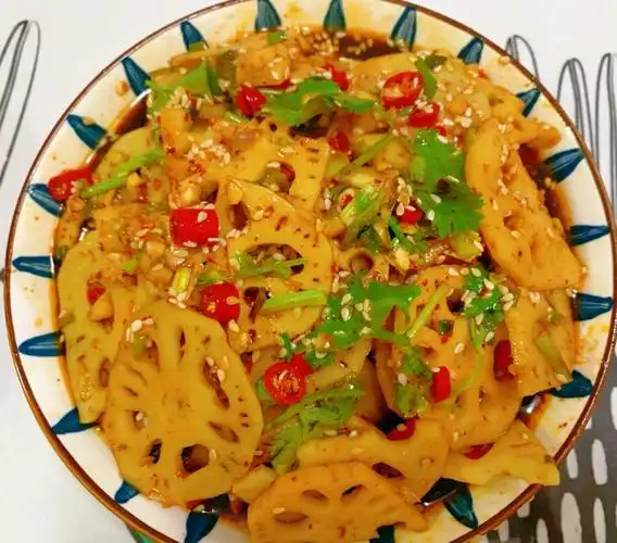 酸辣脆爽的凉拌藕片来啦