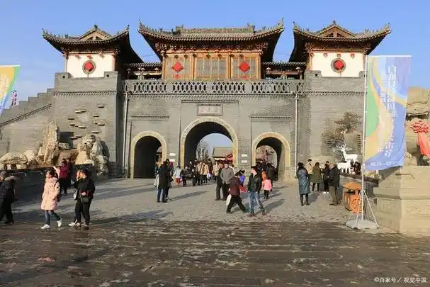 分别是白鹿仓景区,白鹿原生态文化观光园