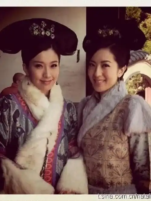 p>佟佳·曼筠是虚拟人物,是孝康章皇后的侄女,由 a target="_blank"