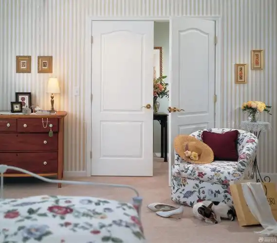 简约风格卧室房白色双开门效果图