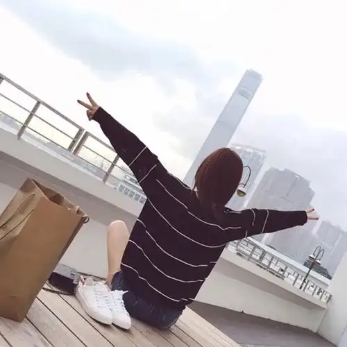 背影 条子衫 女头像 by:李倩