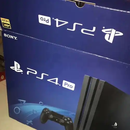 ps4pro是买国行好还是港版好