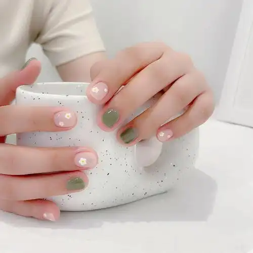 花朵清爽小清新绿色跳色学生党美甲图片