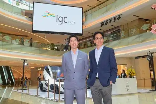 新鸿基地产执行董事郭基煇(左)和新鸿基发展(中国)南中国区总经理黎祥