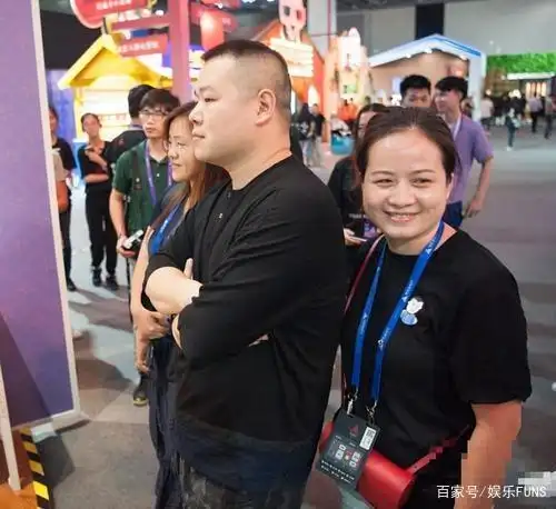 岳云鹏为老婆亲手做包