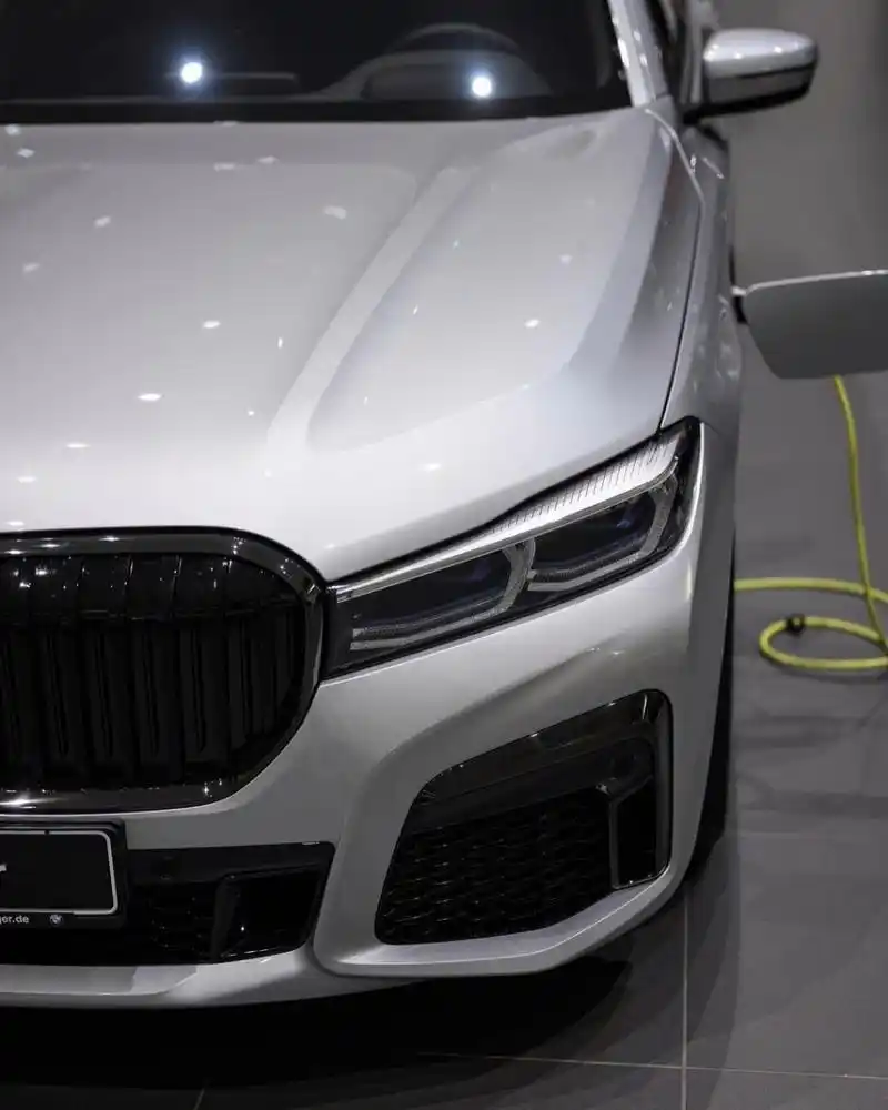 g12宝马7系搭配银色,真的超有质感,m运动套装彰显气质,熏黑处理的中网