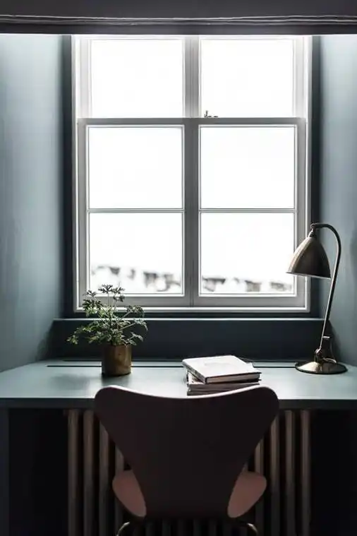 大概是因为你没有这样一张窗前桌