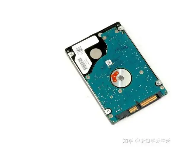 电脑的固态硬盘是什么,类似内存条吗?