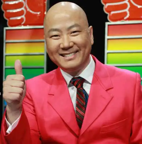 央视春晚常客以光头形象逗乐无数观众婚姻保密程度不输刘德华