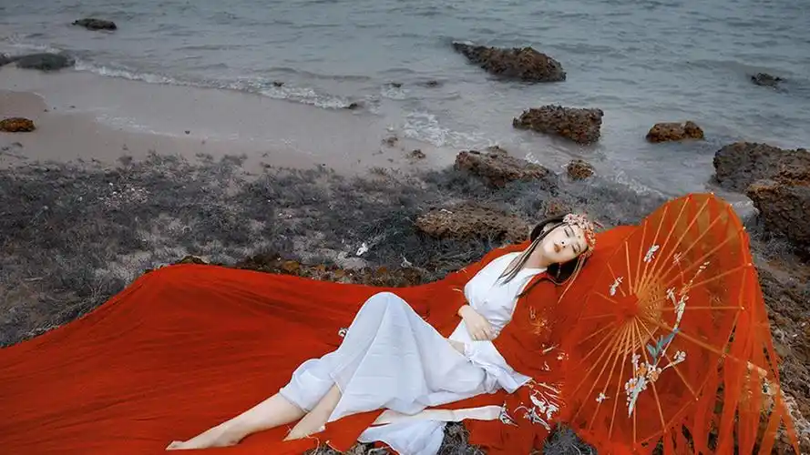 红衣古风美女高清桌面壁纸