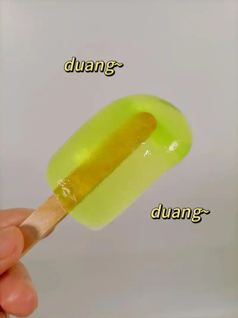 童年回忆"绿舌头"冰棍.外面3块钱一根的绿舌头,在家3元能做 - 抖音