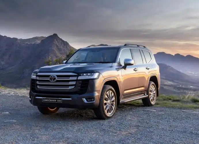 "陆地巡洋舰"对决"沙漠越野之王":兰德酷路泽和途乐你选谁?