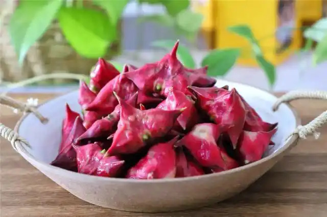 菱角好吃壳难剥,教你1个小窍门,简单快速,果肉完整不伤手