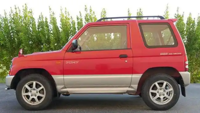 那就是非常小,而且属于两门两座的车型,他的车辆长度只有3m左右.