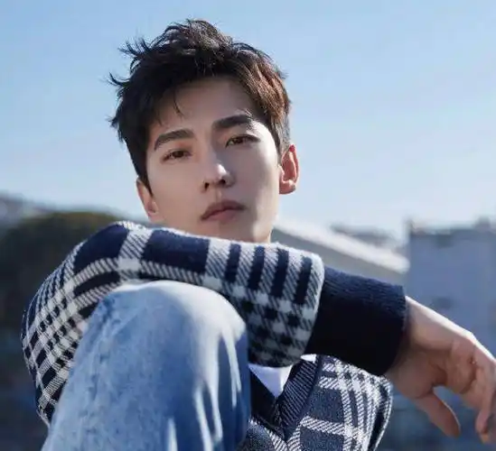 站在路人的角度来看,杨洋这番回应确实有点狠,可以说已经把粉丝的意见