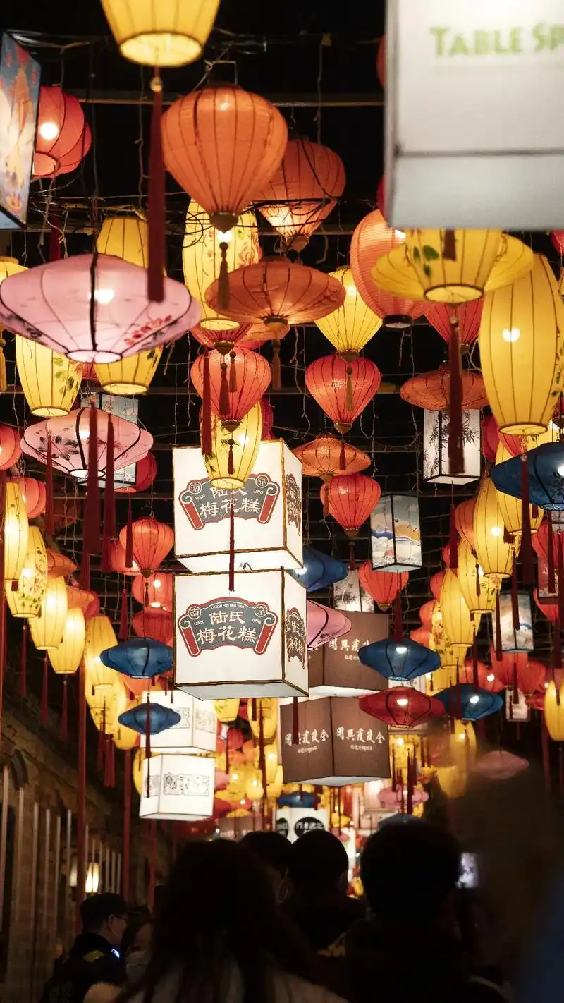 上元佳节,神武大街.#元宵节 #摄影 #花灯 #老门东 #夫 - 抖音