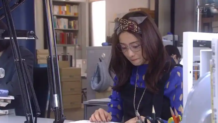 看完"校阅女孩"石原里美 40套时尚look