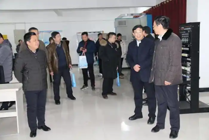 职成教科科长李峰,职成教研室主任罗17t,新县教体局党组书记,局长黄