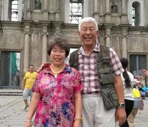 几位晚景不如意的演员,张洪杰被儿女轮流啃老,仲星火有家不能回