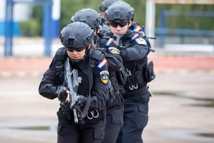 特警炫酷的实战演练