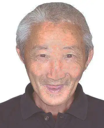 (此照片为陈中六身份证件照)(此照片中间人员系陈中六)1,县委第98次