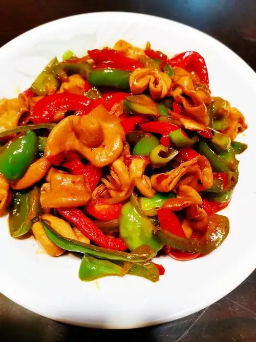 萌宝腾宝都是宝做的浓浓盐城风的爆炒猪大肠