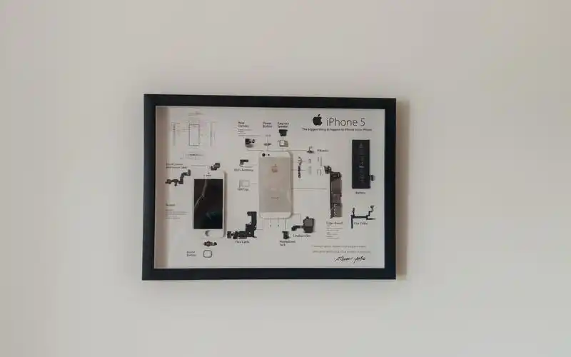 装裱手机或许是对陪伴过你的手机最好的纪念了