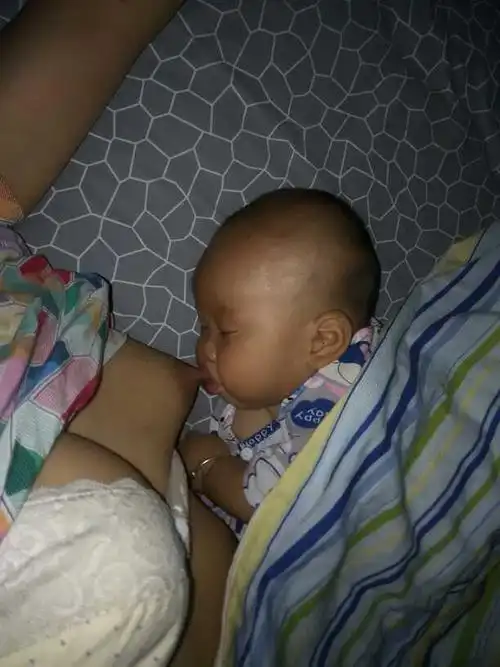 有木有很可爱的哺乳照