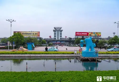 火车站北广场2019年火车站北广场2009年焦山2019年焦山大门今日镇江讯