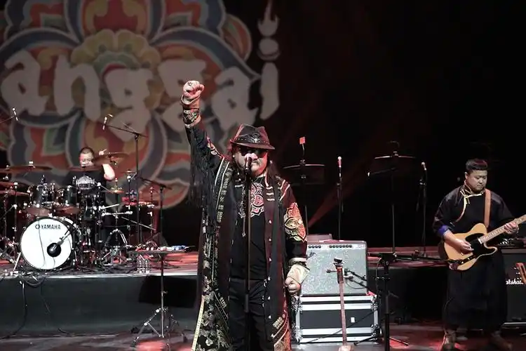 杭盖乐队与哈仁嘎合唱0067tolinhul03蒙古国跨年跨国演唱会