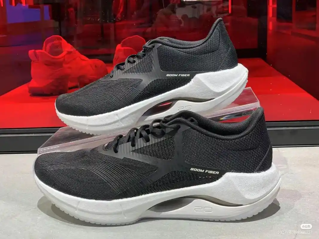 李宁超轻20轻质跑鞋