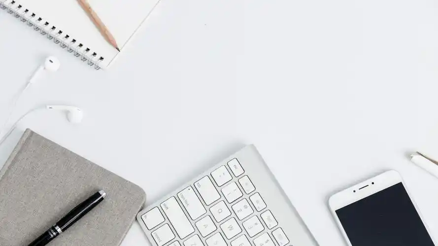 简约键盘笔记本桌面ppt背景图