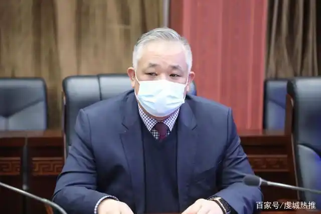 江西华硕控股集团董事长王志洪,江西华硕陶瓷集团总经理丁巍,江西华硕