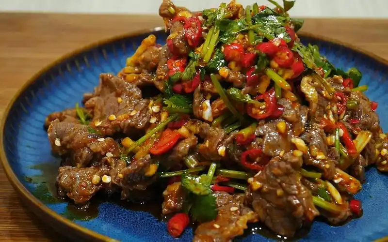 牛肉好吃有秘诀,大厨教你凉拌牛肉的做法,滑嫩爽口,好吃又下饭