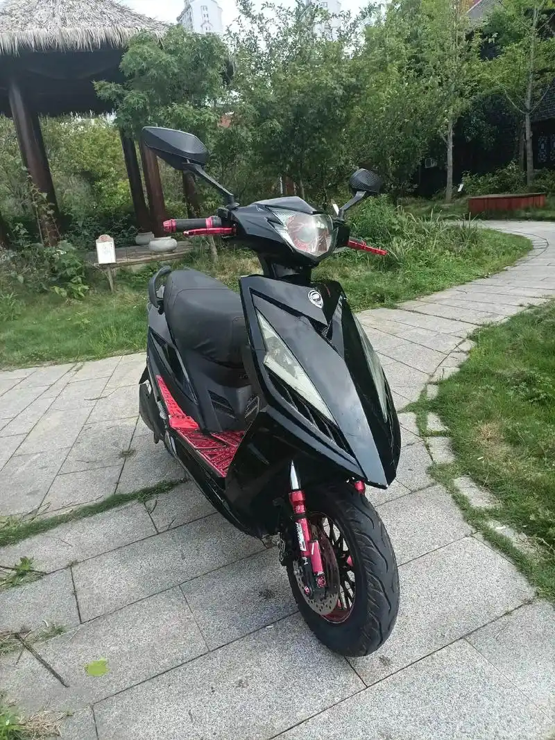 新到一辆鬼火电动车,搭配超威石墨烯电池,续航长,动力足! - 抖音