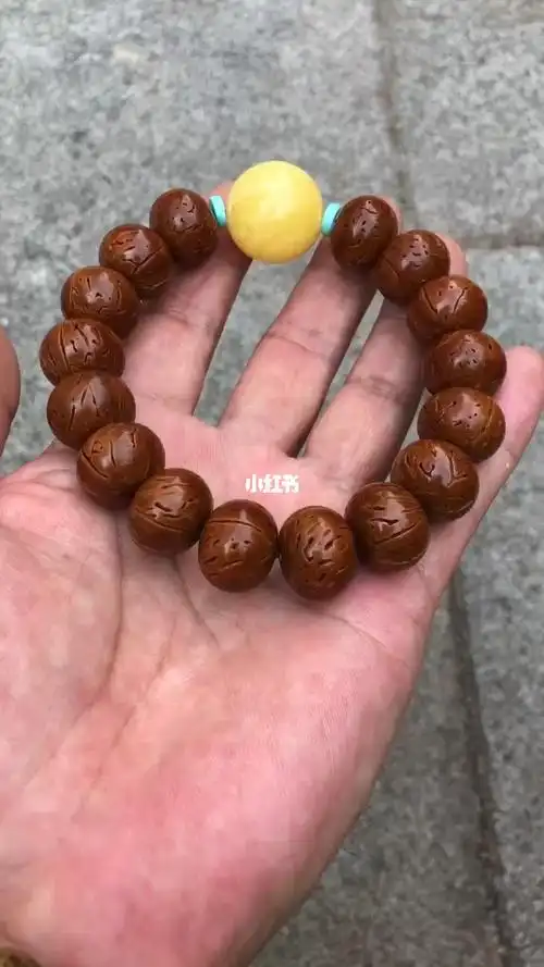 红魔籽桃核苹果珠手串盘的红润光泽