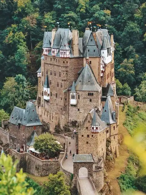 童话中走出的梦幻城堡,满满的少女心——德国爱尔茨城堡