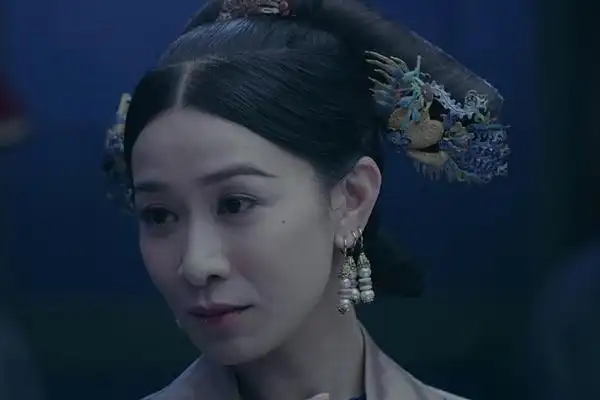 为什么黑化不化浓妆,佘诗曼仅回答6个字,网友:好好笑!