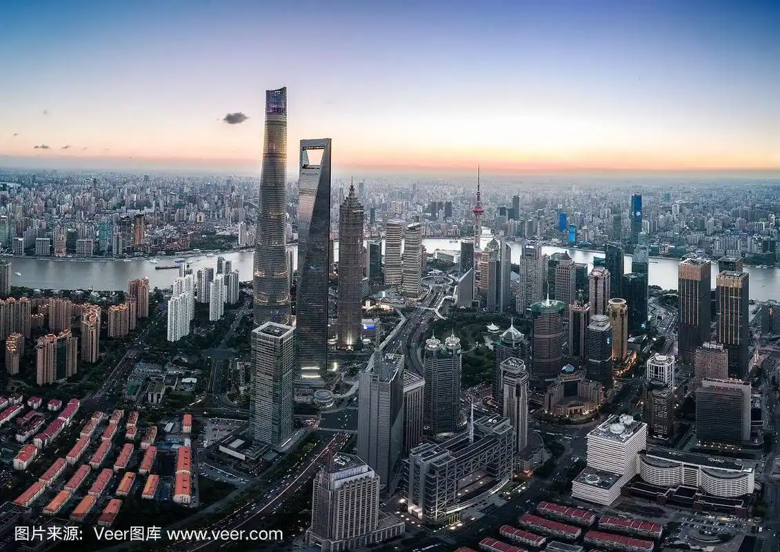 上海陆家嘴日落时的鸟瞰图