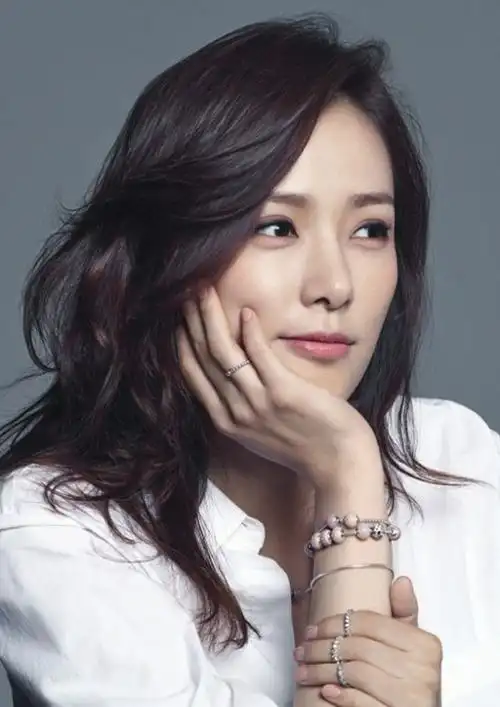 孙泰英看展览晒贵妇生活 被权相佑宠成公主 儿女双全遗传其美貌